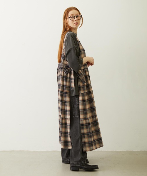 MILKFED.(ミルクフェド)の「APRON TIERED DRESS(ワンピース・レディース・ネイビー/レッド/グリーン・ONE SIZE)」の13枚目の写真