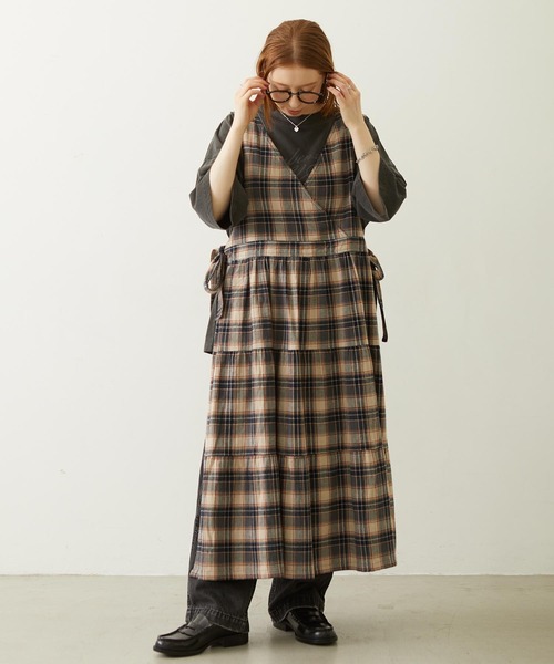 MILKFED.(ミルクフェド)の「APRON TIERED DRESS(ワンピース・レディース・ネイビー/レッド/グリーン・ONE SIZE)」の15枚目の写真