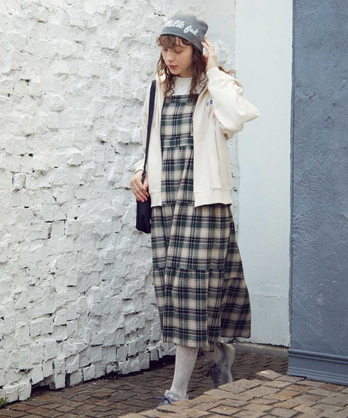 MILKFED.(ミルクフェド)の「APRON TIERED DRESS(ワンピース・レディース・ネイビー/レッド/グリーン・ONE SIZE)」の5枚目の写真