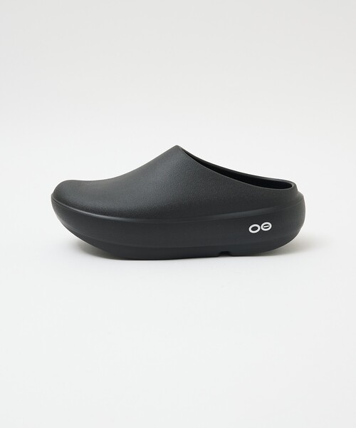 OOFOS(ウーフォス)の「【OOFOS】OOcloog+ ウークロッグ プラス リカバリーサンダル / クロッグサンダル(サンダル・レディース・ホワイト/ブラック・S/L/M)」の9枚目の写真