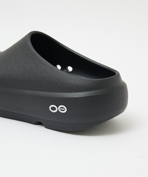 OOFOS(ウーフォス)の「【OOFOS】OOcloog+ ウークロッグ プラス リカバリーサンダル / クロッグサンダル(サンダル・レディース・ホワイト/ブラック・S/L/M)」の12枚目の写真