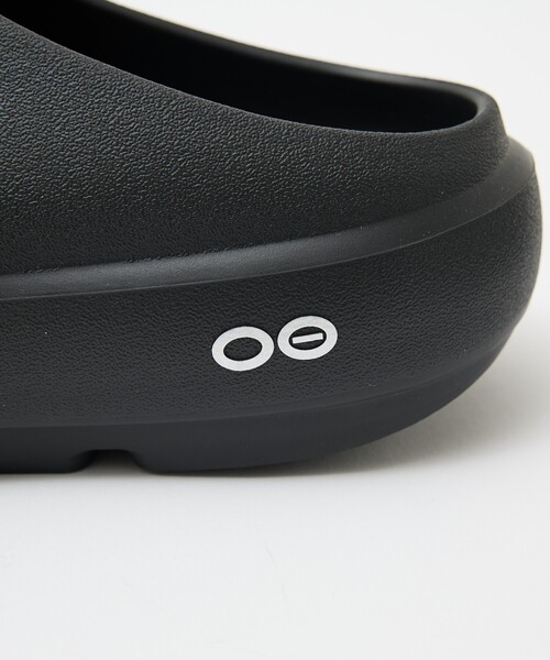 OOFOS(ウーフォス)の「【OOFOS】OOcloog+ ウークロッグ プラス リカバリーサンダル / クロッグサンダル(サンダル・レディース・ホワイト/ブラック・S/L/M)」の15枚目の写真