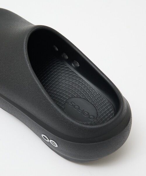 OOFOS(ウーフォス)の「【OOFOS】OOcloog+ ウークロッグ プラス リカバリーサンダル / クロッグサンダル(サンダル・レディース・ホワイト/ブラック・S/L/M)」の16枚目の写真