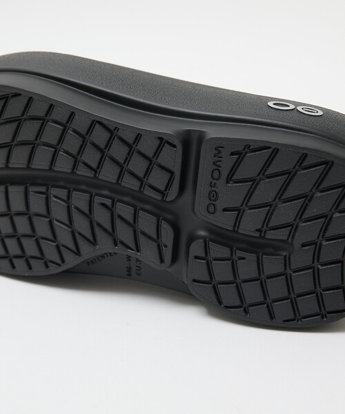 OOFOS(ウーフォス)の「【OOFOS】OOcloog+ ウークロッグ プラス リカバリーサンダル / クロッグサンダル(サンダル・レディース・ホワイト/ブラック・S/L/M)」の19枚目の写真