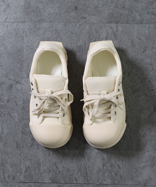 ATMARK(アットマーク)の「《3サイズ展開 / UNISEX 》コーティング ボリュームトゥスニーカー シューズ(スニーカー・メンズ・ブラック/アイボリー・L/M/XL)」の4枚目の写真