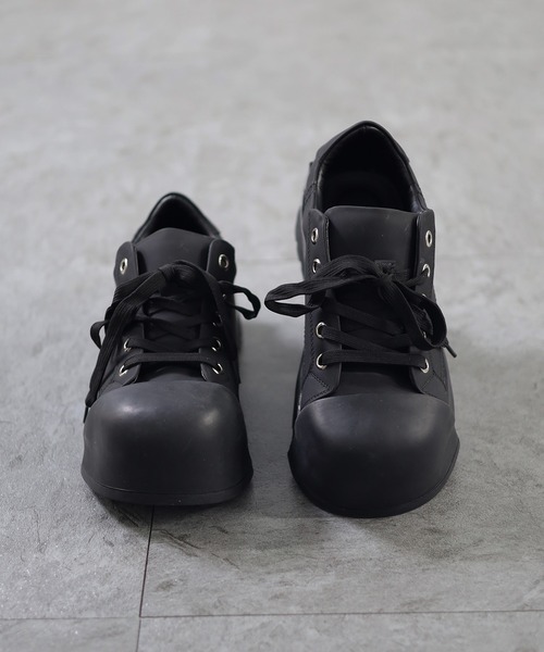 ATMARK(アットマーク)の「《3サイズ展開 / UNISEX 》コーティング ボリュームトゥスニーカー シューズ(スニーカー・メンズ・ブラック/アイボリー・L/M/XL)」の6枚目の写真