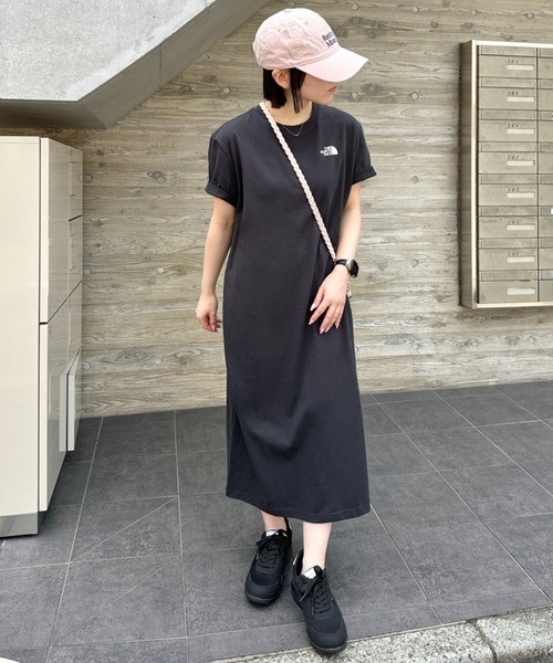 THE NORTH FACE(ザノースフェイス)の「THE NORTH FACE(ザ・ノースフェイス)/ロゴプリント 半袖Tシャツ ワンポイント 膝下ワンピ ロングワンピース/W'S DAYCOTTON S/S DRESS(ワンピース・レディース・ブラック/ダークベージュ/チャコールグレー・L/XL/M/S)」の2枚目の写真