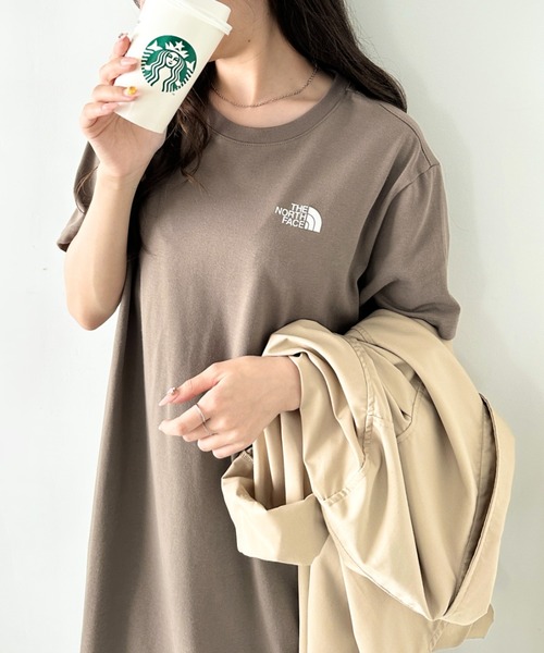 THE NORTH FACE（ザノースフェイス）の「THE NORTH FACE(ザ・ノースフェイス)/ロゴプリント 半袖Tシャツ ワンポイント 膝下ワンピ ロングワンピース/W'S DAYCOTTON S/S DRESS（ワンピース・レディース・ブラック/ダークベージュ/チャコールグレー・L/XL/M/S）」の15枚目の写真