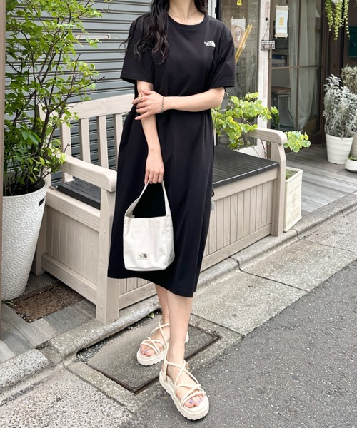 THE NORTH FACE（ザノースフェイス）の「THE NORTH FACE(ザ・ノースフェイス)/ロゴプリント 半袖Tシャツ ワンポイント 膝下ワンピ ロングワンピース/W'S DAYCOTTON S/S DRESS（ワンピース・レディース・ブラック/ダークベージュ/チャコールグレー・L/XL/M/S）」の21枚目の写真
