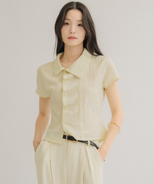 NEUNA(ヌナ)の「【シンプルなのに華やか見え◎】フロントタックコンパクトシャツ(シャツ/ブラウス・レディース・ブラック/アイボリー・FREE)」の7枚目の写真