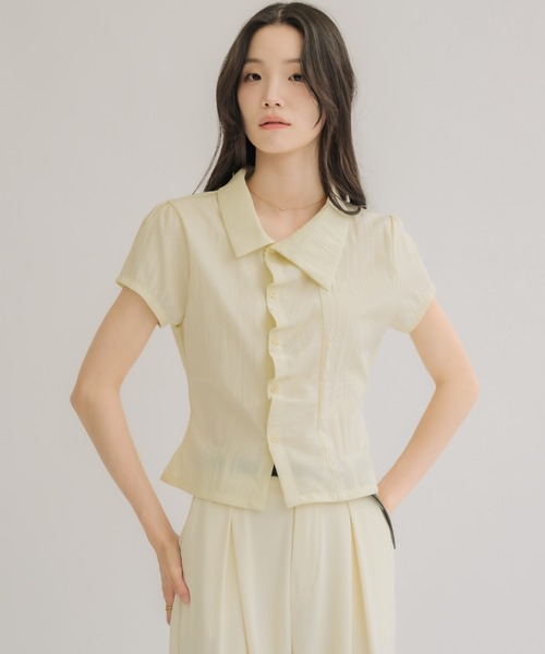 NEUNA(ヌナ)の「【シンプルなのに華やか見え◎】フロントタックコンパクトシャツ(シャツ/ブラウス・レディース・ブラック/アイボリー・FREE)」の8枚目の写真