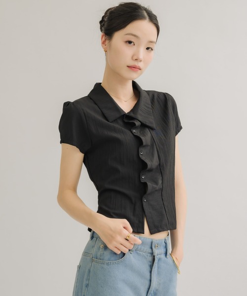 NEUNA(ヌナ)の「【シンプルなのに華やか見え◎】フロントタックコンパクトシャツ(シャツ/ブラウス・レディース・ブラック/アイボリー・FREE)」の5枚目の写真