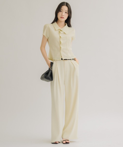 NEUNA(ヌナ)の「【シンプルなのに華やか見え◎】フロントタックコンパクトシャツ(シャツ/ブラウス・レディース・ブラック/アイボリー・FREE)」の16枚目の写真
