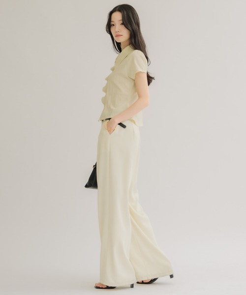 NEUNA(ヌナ)の「【シンプルなのに華やか見え◎】フロントタックコンパクトシャツ(シャツ/ブラウス・レディース・ブラック/アイボリー・FREE)」の19枚目の写真