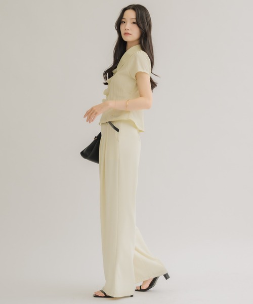NEUNA(ヌナ)の「【シンプルなのに華やか見え◎】フロントタックコンパクトシャツ(シャツ/ブラウス・レディース・ブラック/アイボリー・FREE)」の21枚目の写真