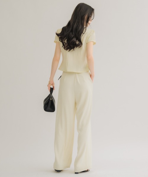 NEUNA(ヌナ)の「【シンプルなのに華やか見え◎】フロントタックコンパクトシャツ(シャツ/ブラウス・レディース・ブラック/アイボリー・FREE)」の10枚目の写真