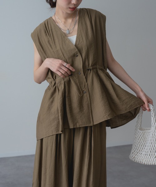 refinedworks（リファインドワークス）の「【refinedworks】きちんと見えする Vネック シアー ベスト（ベスト・レディース・カーキ/ブラック・FREE）」の8枚目の写真