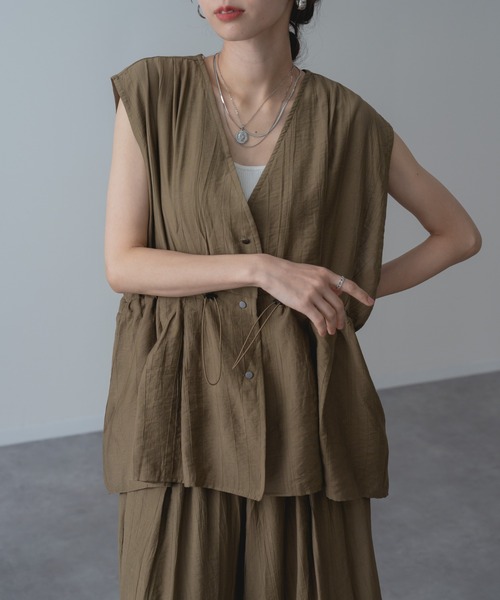 refinedworks（リファインドワークス）の「【refinedworks】きちんと見えする Vネック シアー ベスト（ベスト・レディース・カーキ/ブラック・FREE）」の10枚目の写真