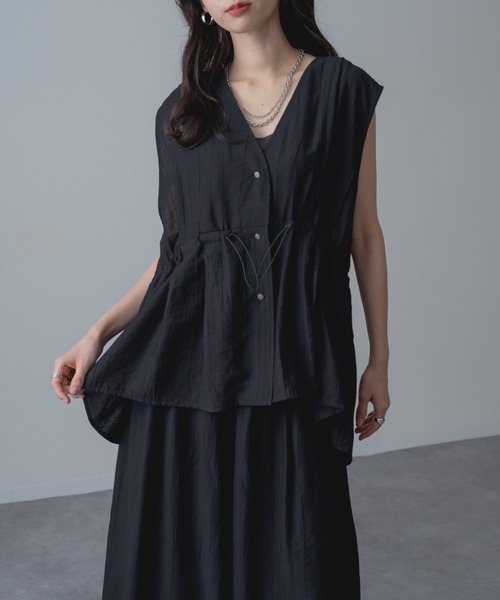 refinedworks（リファインドワークス）の「【refinedworks】きちんと見えする Vネック シアー ベスト（ベスト・レディース・カーキ/ブラック・FREE）」の3枚目の写真