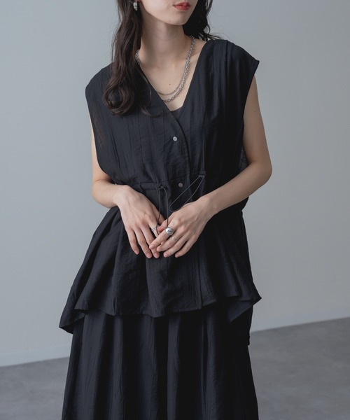 refinedworks（リファインドワークス）の「【refinedworks】きちんと見えする Vネック シアー ベスト（ベスト・レディース・カーキ/ブラック・FREE）」の6枚目の写真