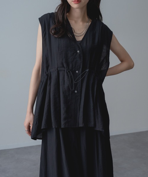 refinedworks（リファインドワークス）の「【refinedworks】きちんと見えする Vネック シアー ベスト（ベスト・レディース・カーキ/ブラック・FREE）」の20枚目の写真