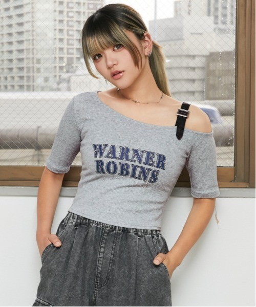 GORGE(ゴージ)の「《肩ベルト・華奢見え》ロゴリブカットソー/ストリート×Y2K/春夏/全3色(Tシャツ/カットソー・レディース・オフホワイト/グレー/ブラック・F)」の3枚目の写真