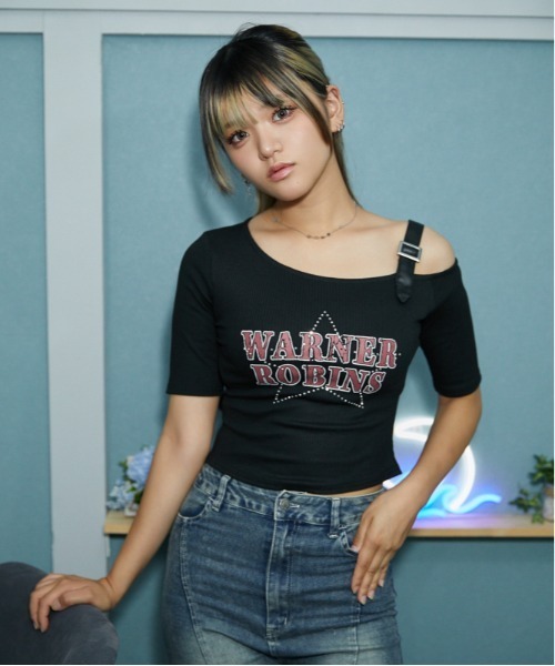 GORGE(ゴージ)の「《肩ベルト・華奢見え》ロゴリブカットソー/ストリート×Y2K/春夏/全3色(Tシャツ/カットソー・レディース・オフホワイト/グレー/ブラック・F)」の2枚目の写真