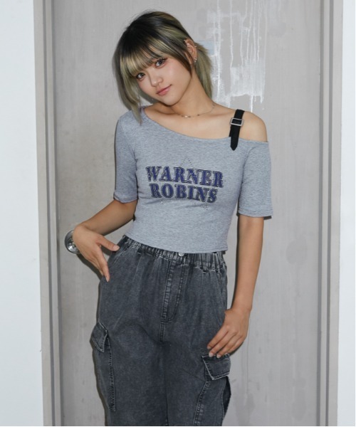 GORGE(ゴージ)の「《肩ベルト・華奢見え》ロゴリブカットソー/ストリート×Y2K/春夏/全3色(Tシャツ/カットソー・レディース・オフホワイト/グレー/ブラック・F)」の4枚目の写真