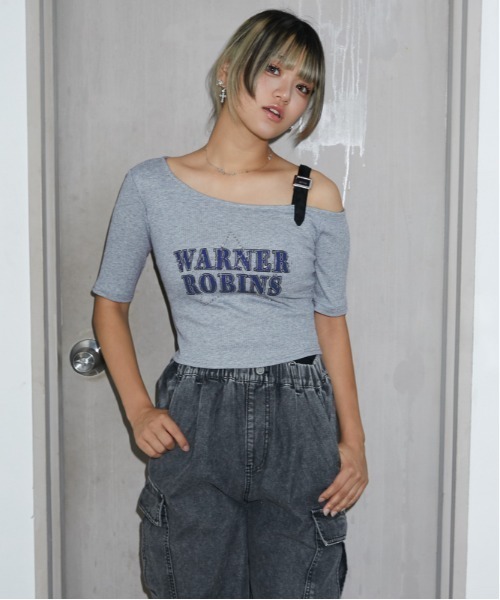 GORGE(ゴージ)の「《肩ベルト・華奢見え》ロゴリブカットソー/ストリート×Y2K/春夏/全3色(Tシャツ/カットソー・レディース・オフホワイト/グレー/ブラック・F)」の5枚目の写真