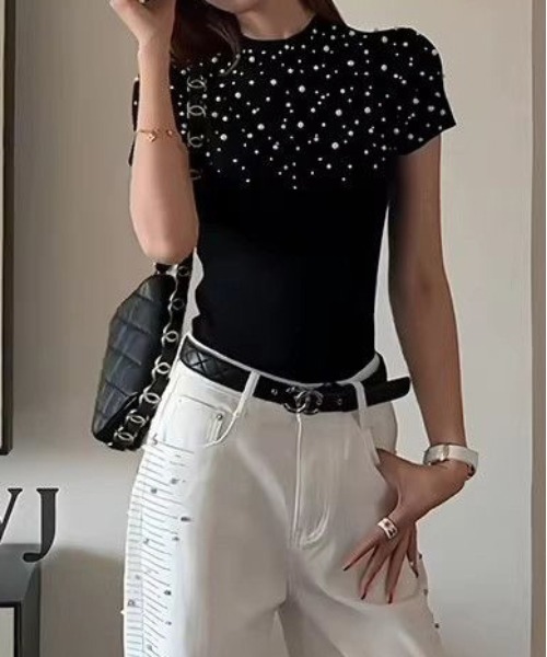 gossip!ロサンゼルス(ゴシップロサンゼルス)の「【Y2Kガーリー】 パール付き ニット クルーネック 半袖(Tシャツ/カットソー・レディース・ブラック・M)」の5枚目の写真