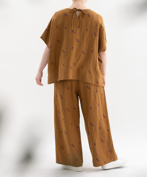 nop de nod(ノップドゥノッド)の「リネンレーヨン花刺繍イージーパンツ(その他パンツ・レディース・ブラック/キャメル/ダークブルー・M)」の17枚目の写真