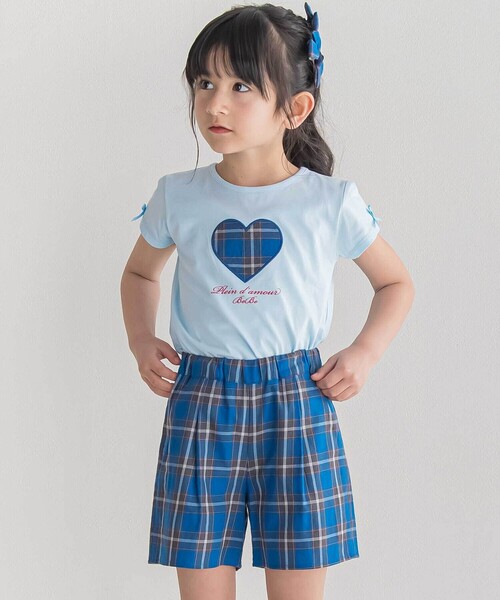 BeBe(ベベ)の「【お揃い】【神戸タータン×BeBe】チェックハートパッチ半袖Tシャツ(90~160cm)(Tシャツ/カットソー・キッズ・ブルー・130cm/150cm/140cm)」の4枚目の写真