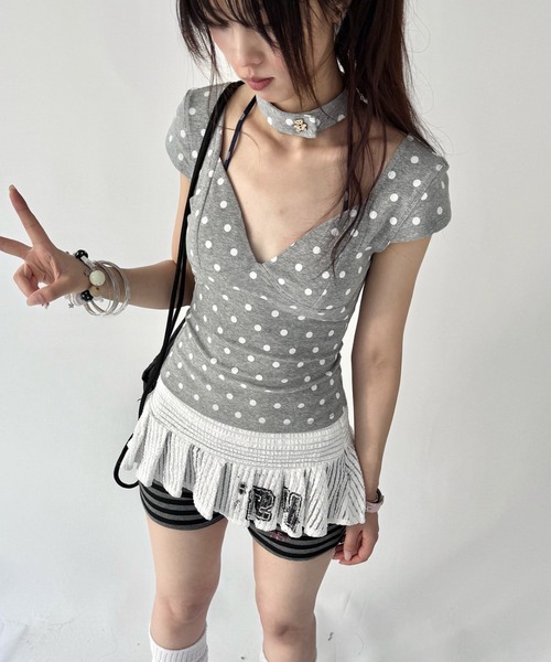 GEMEDA(ジェメダ)の「ドット柄 フロントリボン コンパクト半袖トップス(Tシャツ/カットソー・レディース・グレー/ブラック・M)」の3枚目の写真