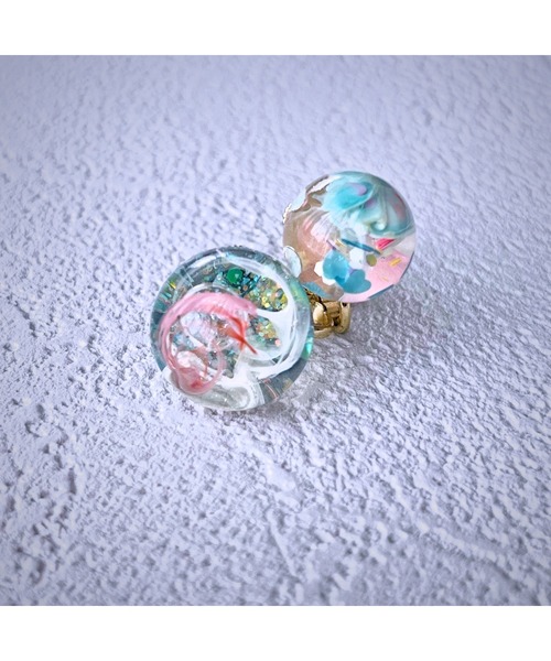 tone(トーン)の「【Willija】金属アレルギー対応《π》一点物球体アートイヤリング(MA)(イヤリング・レディース・ブルー/ピンク系1/ピンク系2/ピンク系3/ブルー系3/レッド系2/ピンク系5/ピンク系4・FREE)」の5枚目の写真