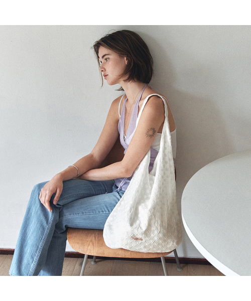 VANONE ATELIER(バノンアトリエ)の「B3024 ジャルダンエクリュレースホーボーバッグ(ショルダーバッグ・レディース・アイボリー・ONE)」の1枚目の写真