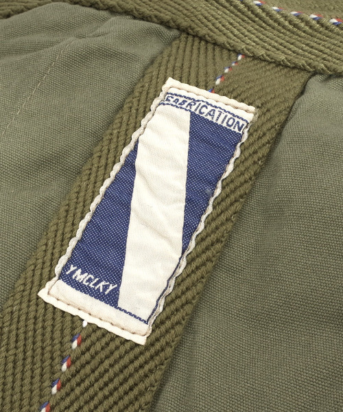 YMCLKY（ワイエムシーエルケーワイ）の「フランス軍タイプ パラトルーパーバッグ USED加工 Sサイズ YMCLKY. #BH044YN（ボストンバッグ・メンズ・カーキ/オリーブ・SMALL）」の6枚目の写真