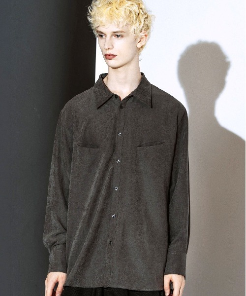 NO ID.（ノーアイディ）の「【NO ID.】Matte Skin Smooth Over Shirt / マット スキン スムース オーバー シャツ（シャツ/ブラウス・メンズ・ブラウン/グレー/ブラック・ONE SIZE）」の2枚目の写真