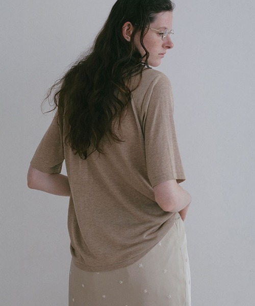 ETRE TOKYO（エトレトウキョウ）の「ショルダーパットニットTee（Tシャツ/カットソー・レディース・ベージュ/ブラック/グレー・FREE）」の8枚目の写真