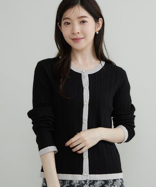 couture brooch(クチュールブローチ)の「【立体編みが上品・アンサンブル可】ラメ配色 ケーブルカーディガン(カーディガン/ボレロ・レディース・ホワイト系7/ダークブラウン系4/ブラック系4・38/36/42/40)」の4枚目の写真