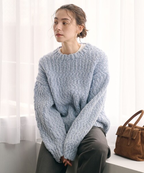 BEAUTY&YOUTH UNITED ARROWS(ビューティーアンドユースユナイテッドアローズ)の「ジャンボスラブ クルーネック ニットプルオーバー(ニット/セーター・レディース・ライトブルー/オフホワイト/ネイビー・FREE)」の4枚目の写真