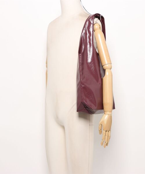 A.P.C.（アーペーセー）の「TOTE NINON SMALL（トートバッグ・レディース・ブラック/ボルドー・ONESIZE）」の11枚目の写真