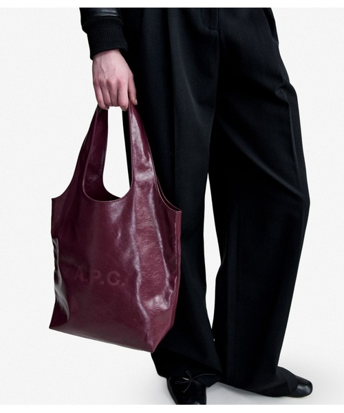 A.P.C.（アーペーセー）の「TOTE NINON SMALL（トートバッグ・レディース・ブラック/ボルドー・ONESIZE）」の2枚目の写真