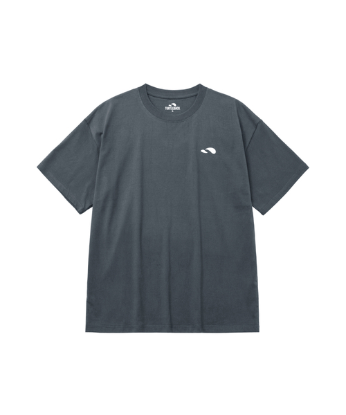 TURTLEBACK(タートルバック)の「ハードステッチ シンボル オーバーサイズ 半袖Tシャツ_5カラー(Tシャツ/カットソー・メンズ・ベージュ/ブラック/ホワイト/チャコール/オリーブ・MEDIUM/LARGE/X-LARGE/XX-LARGE)」の4枚目の写真