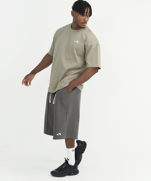 TURTLEBACK(タートルバック)の「ハードステッチ シンボル オーバーサイズ 半袖Tシャツ_5カラー(Tシャツ/カットソー・メンズ・ベージュ/ブラック/ホワイト/チャコール/オリーブ・MEDIUM/LARGE/X-LARGE/XX-LARGE)」の6枚目の写真