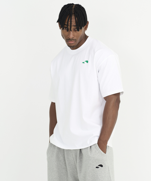 TURTLEBACK(タートルバック)の「ハードステッチ シンボル オーバーサイズ 半袖Tシャツ_5カラー(Tシャツ/カットソー・メンズ・ベージュ/ブラック/ホワイト/チャコール/オリーブ・MEDIUM/LARGE/X-LARGE/XX-LARGE)」の13枚目の写真