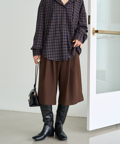 FREAK'S STORE(フリークスストア)の「限定展開 タック バミューダ パンツ(その他パンツ・レディース・ベージュ/ブラック/ブラウン・SMALL/MEDIUM)」の6枚目の写真