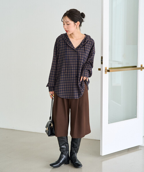 FREAK'S STORE(フリークスストア)の「限定展開 タック バミューダ パンツ(その他パンツ・レディース・ベージュ/ブラック/ブラウン・SMALL/MEDIUM)」の9枚目の写真