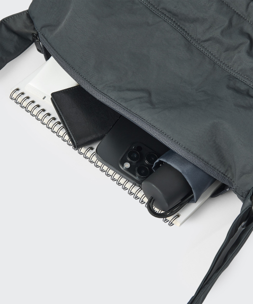 MUSINSA STANDARD（ムシンサスタンダード）の「クリンクルマルチポケットクロスバッグ[グレー]（メッセンジャーバッグ・メンズ・その他・F）」の3枚目の写真