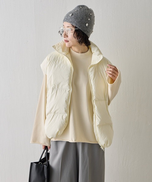 ear PAPILLONNER(イアパピヨネ)の「《一部店舗&WEB限定カラーあり》リサイクルダウンベスト【SUM1 STYLE(スミスタイル)】(ダウンベスト・レディース・ブラック/ピンク/グリーン/アイボリー・FREE)」の1枚目の写真