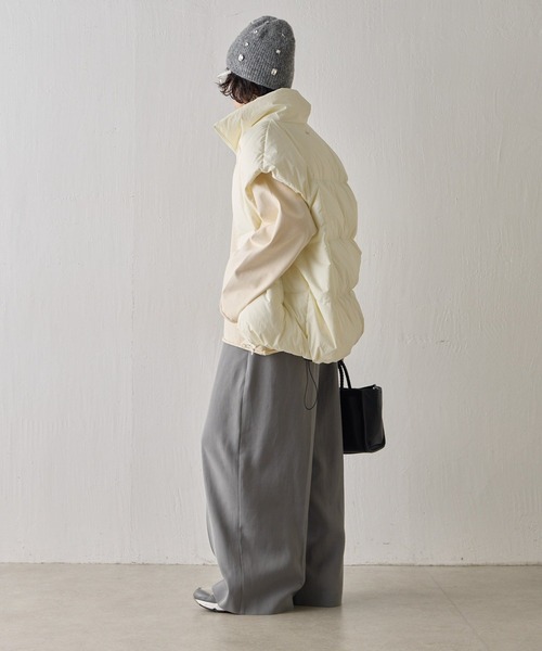 ear PAPILLONNER(イアパピヨネ)の「《一部店舗&WEB限定カラーあり》リサイクルダウンベスト【SUM1 STYLE(スミスタイル)】(ダウンベスト・レディース・ブラック/ピンク/グリーン/アイボリー・FREE)」の7枚目の写真